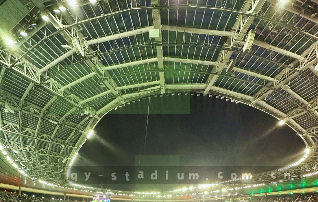 等距离细线与光点组成的版本迭代节奏示意，深色底