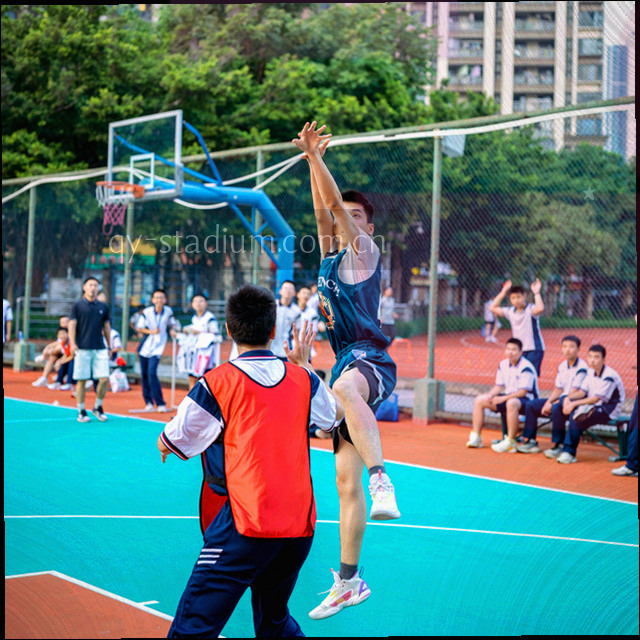 五条平行细线与刻度点组成的极简对比图，无文字